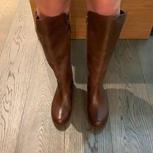 Tall leather w/ interior pockets